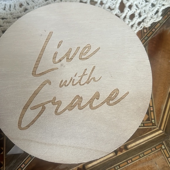 Tahitian Vanilla Scented Candle - Picture 9 of 16